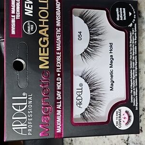 Ardell Professional Magnetic Megahold Cruelty Free False Lashes no. 054